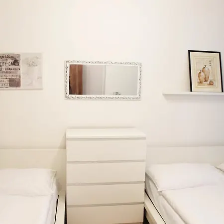 Modern Ve Smeckach 28 * Praga